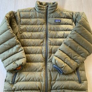 Patagonia boys green down jacket size medium 10